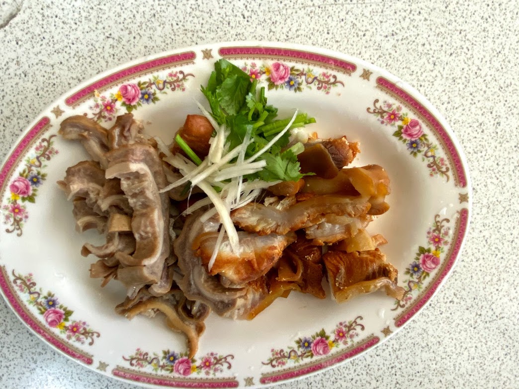 隱身巷弄一甲子 平民美食阿英魚雜濃濃在地味 - https://www.watchmedia01.com