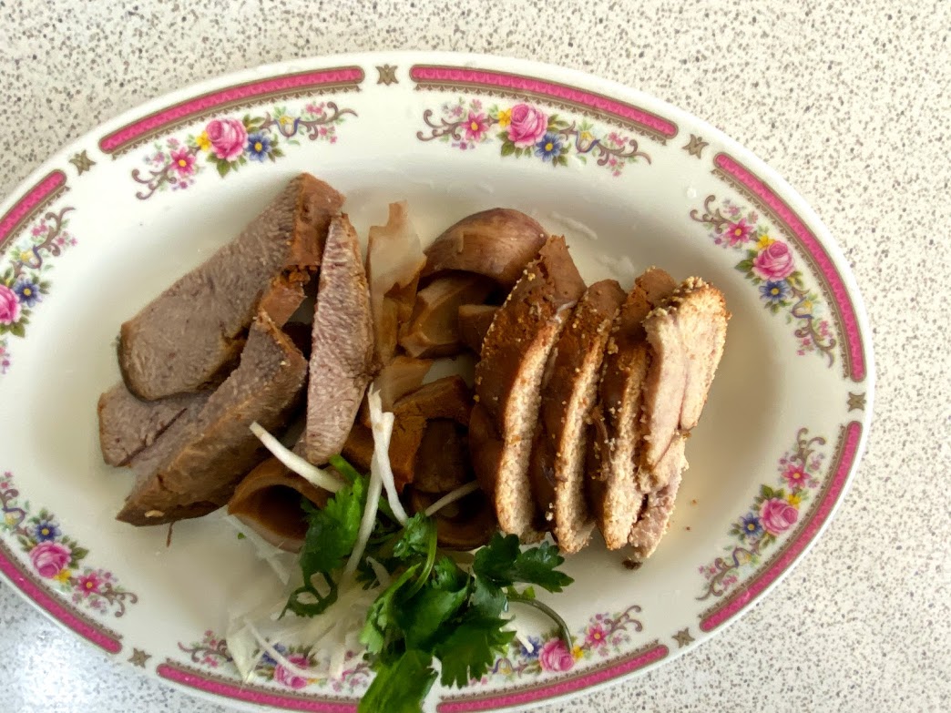 隱身巷弄一甲子 平民美食阿英魚雜濃濃在地味 - https://www.watchmedia01.com