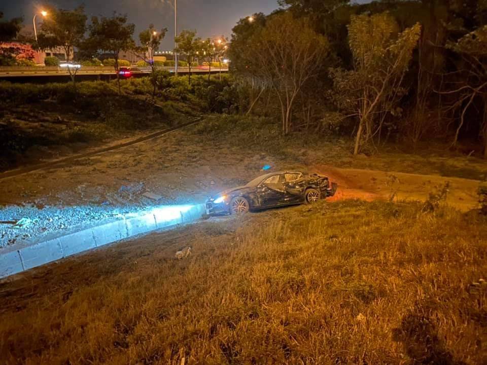「海神」瑪沙拉蒂名衝破國道護欄 疑與賓士車擦撞駕駛命危 - https://www.watchmedia01.com