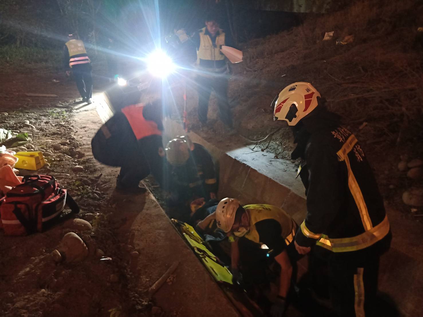 「海神」瑪沙拉蒂名衝破國道護欄 疑與賓士車擦撞駕駛命危 - https://www.watchmedia01.com