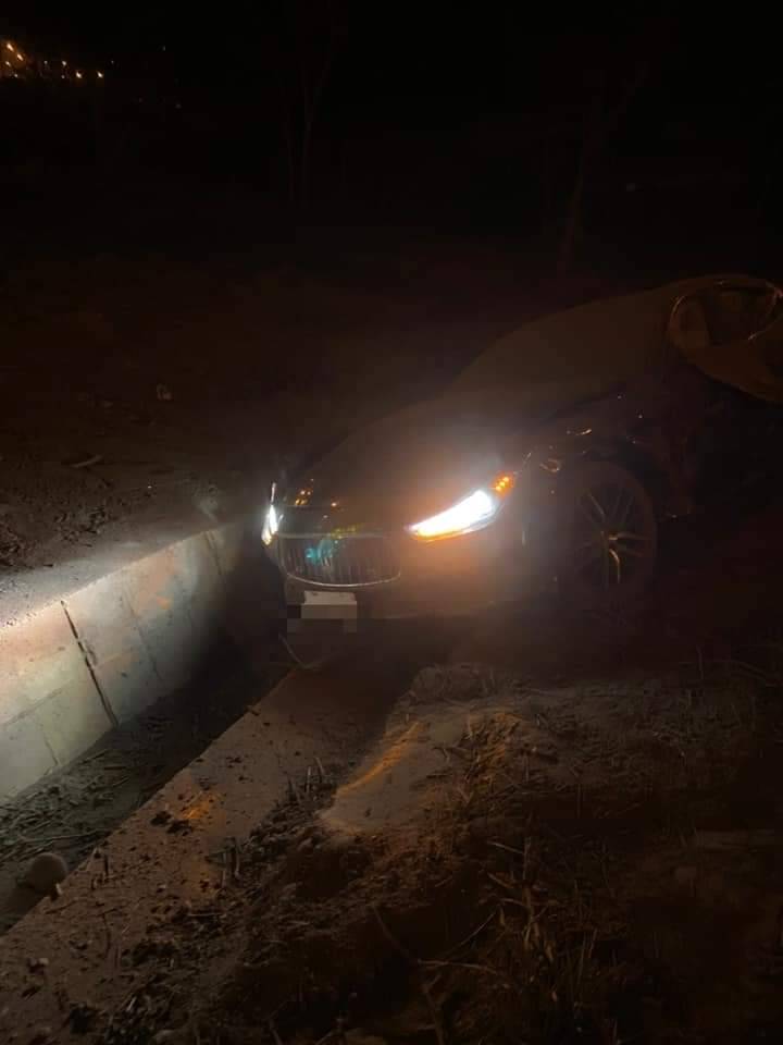 「海神」瑪沙拉蒂名衝破國道護欄 疑與賓士車擦撞駕駛命危 - https://www.watchmedia01.com