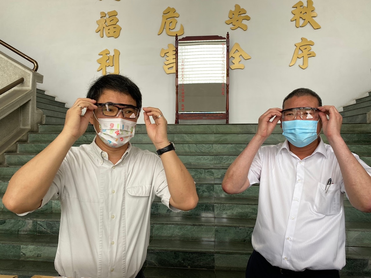 影/民代邀企業關懷員警 贈咖啡護目鏡防疫物資 - https://www.watchmedia01.com