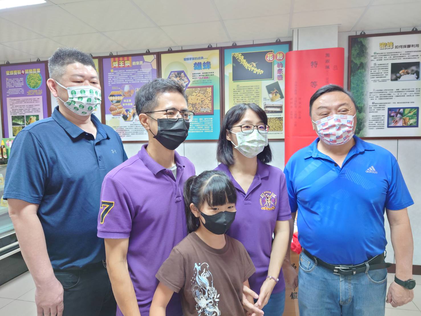 嗡嗡嗡 員林市張至程、施淑珮夫妻檔國產龍眼蜂蜜獎不完 - https://www.watchmedia01.com