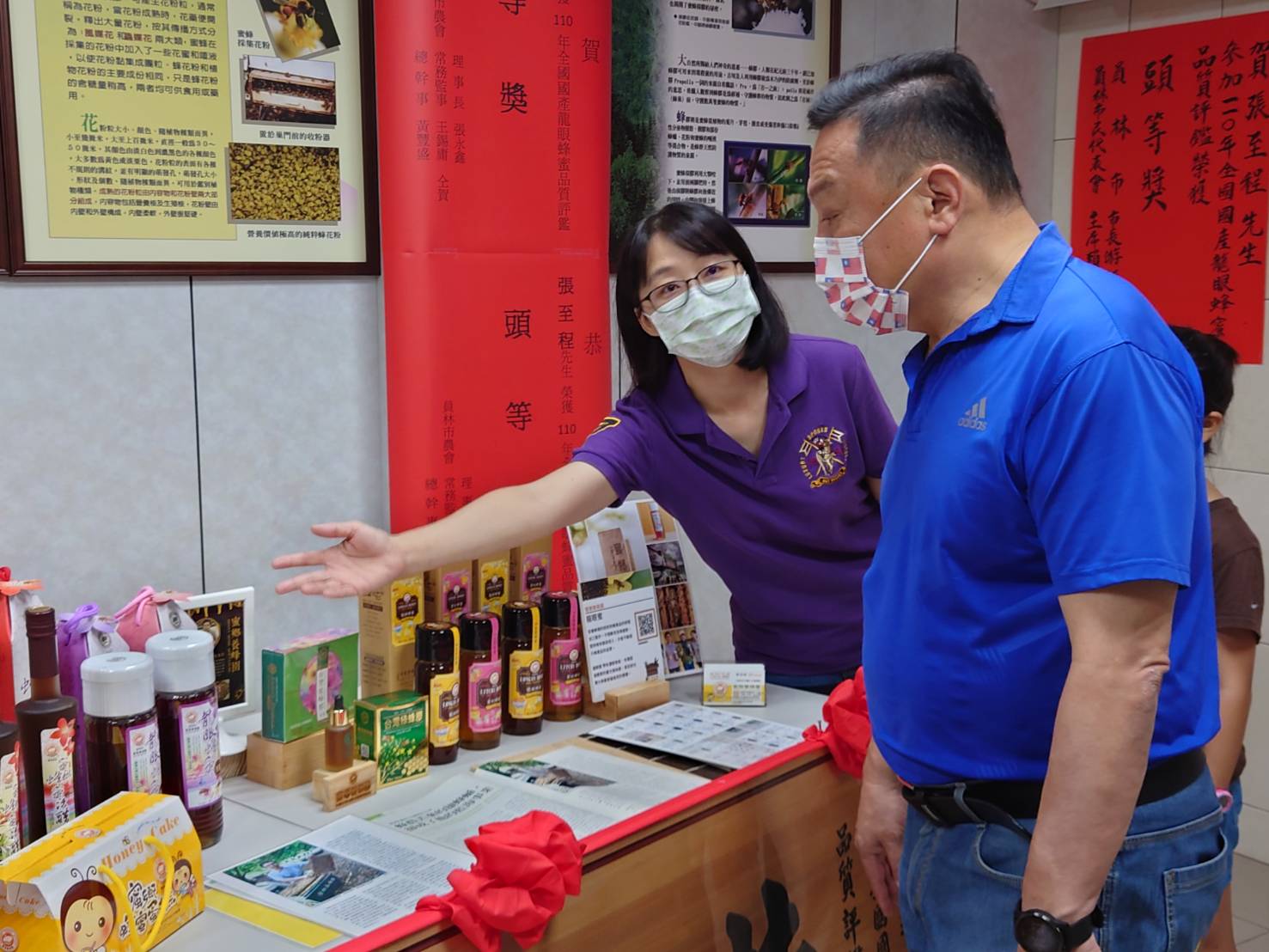 嗡嗡嗡 員林市張至程、施淑珮夫妻檔國產龍眼蜂蜜獎不完 - https://www.watchmedia01.com