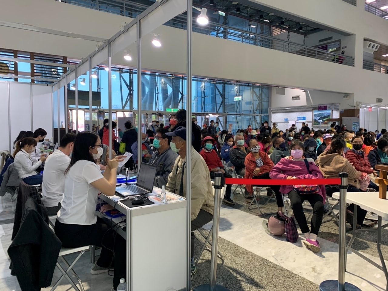 滿千送百領現金 嘉義市民購物最開心 - https://www.watchmedia01.com