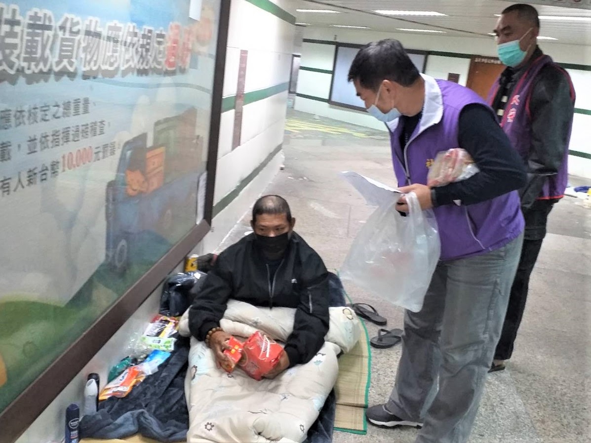 助遊民渡過極端低溫 嘉市府結合人安發送禦寒物資 - https://www.watchmedia01.com