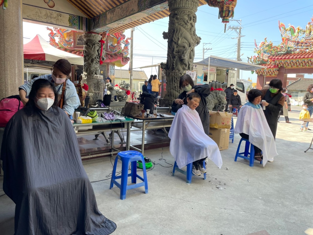 醫療團隊前進中市山海線義診 民間單位贈受助戶禦寒物 - https://www.watchmedia01.com