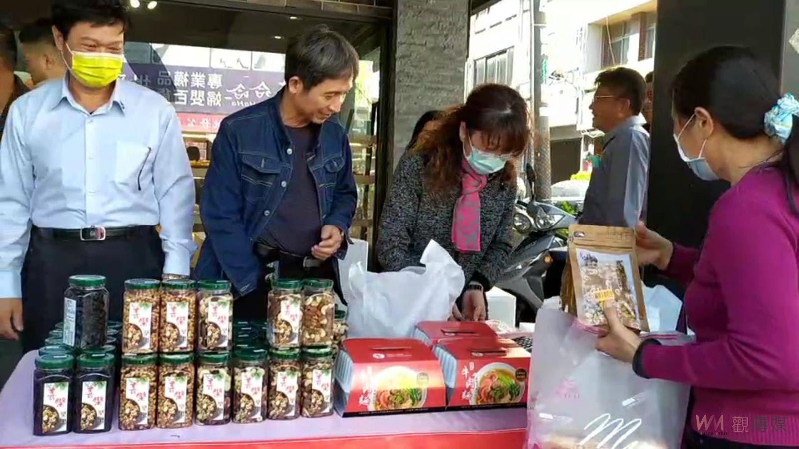 影/陪伴憨兒快樂成長 喜樂顧問行善團舉辦喜樂愛心義賣‧讓愛Wake Up - https://www.watchmedia01.com