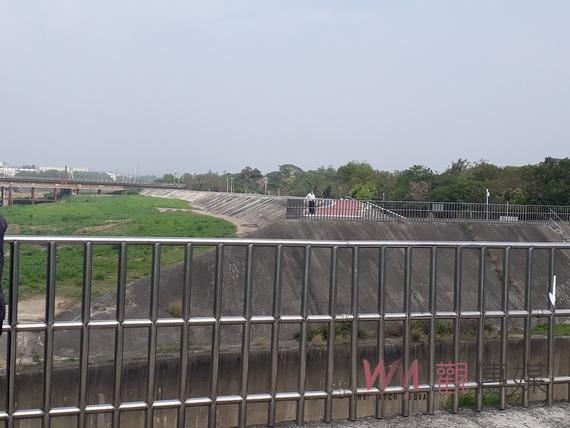荖藤里牛稠溪堤防道因圳溝阻隔 嘉邑行善團會勘爭取步橋串連 - https://www.watchmedia01.com